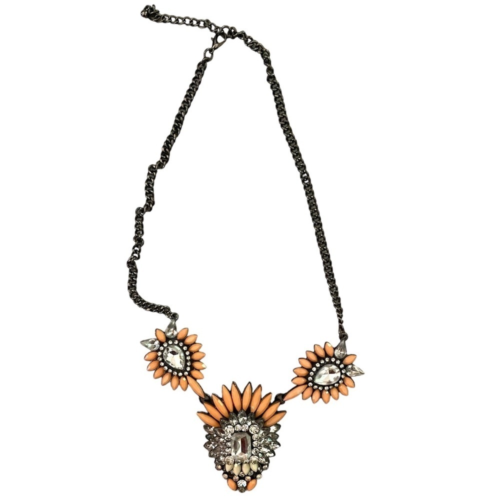 Statement necklace with black mental